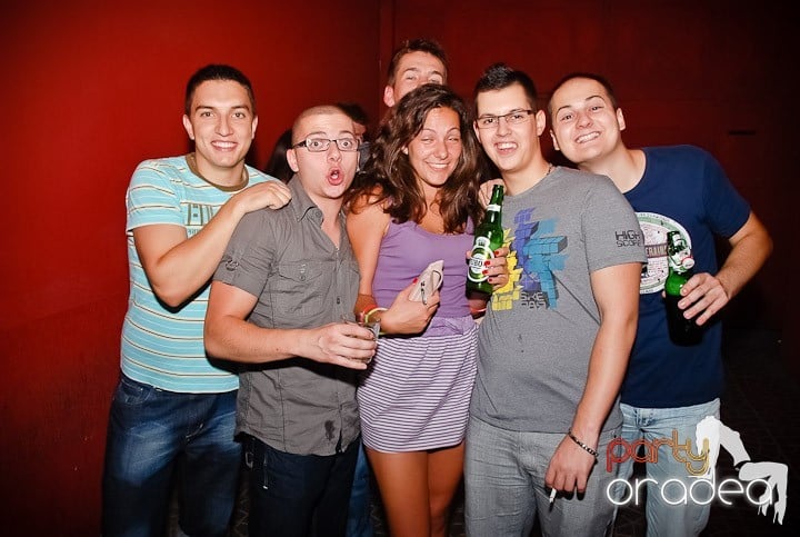 Ploaie de culoare la Club Escape, 