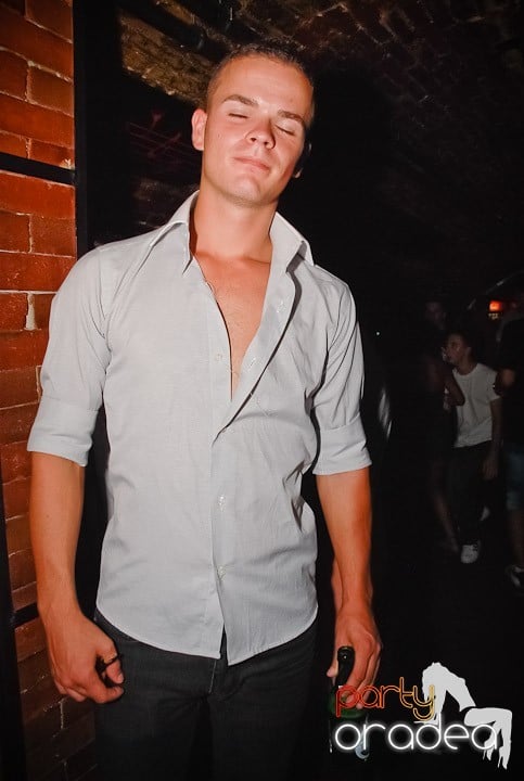 Ploaie de culoare la Club Escape, 