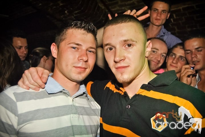 Ploaie de culoare la Club Escape, 