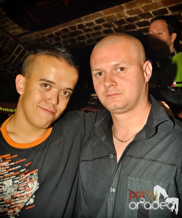 Ploaie de culoare la Club Escape, 