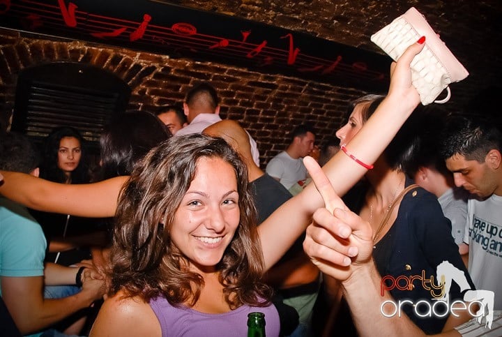 Ploaie de culoare la Club Escape, 