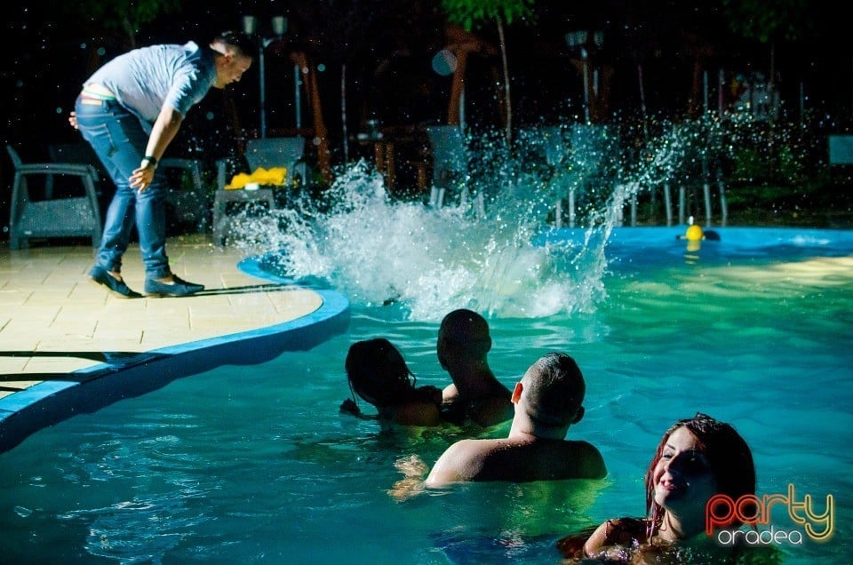 Pool Party, Complex Magnolia