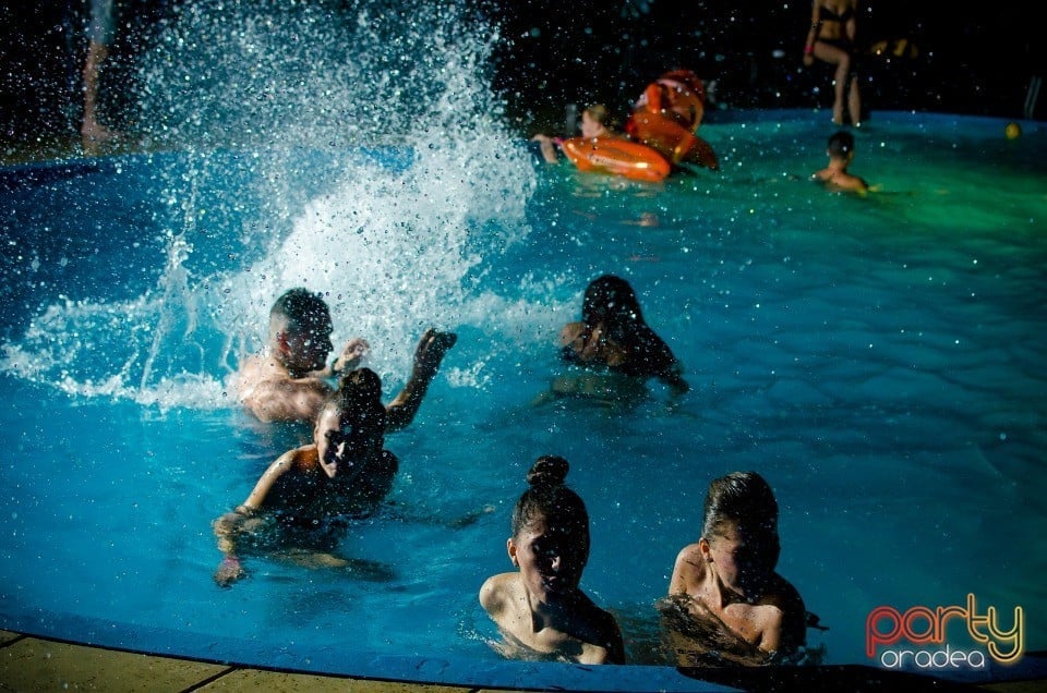 Pool Party, Complex Magnolia