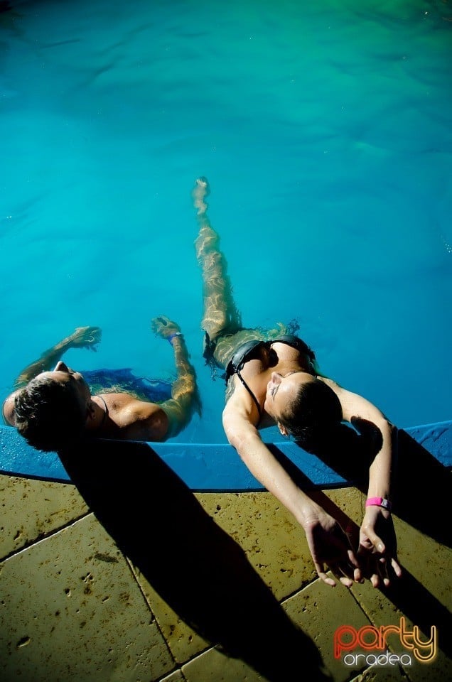Pool Party, Complex Magnolia