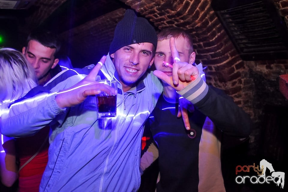 Prepare for Christmas Party în Club Escape, 