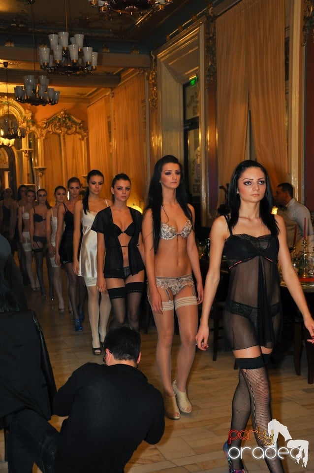 Prezentare de modă în Butoiul de Aur, Butoiul de Aur