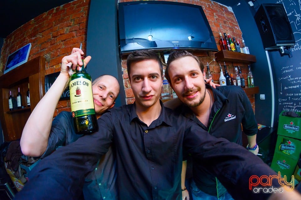 Primărie - Tzinah Family, Juice