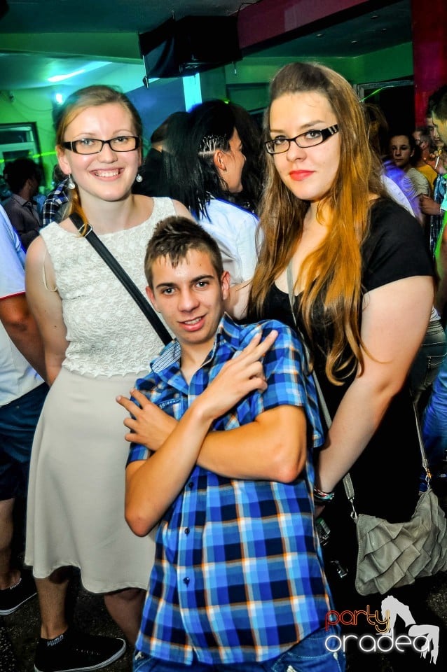 Prom Party, Royal Party House