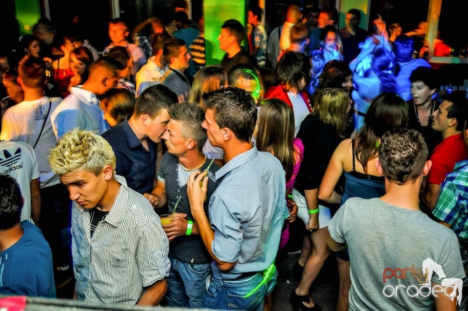 Prom Party, Royal Party House