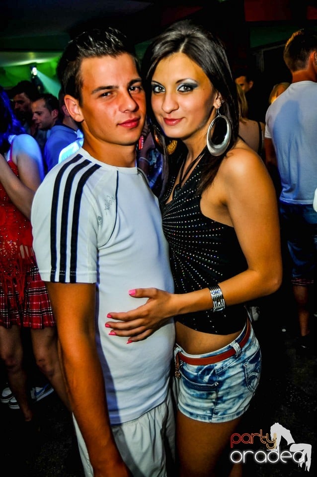 Prom Party, Royal Party House