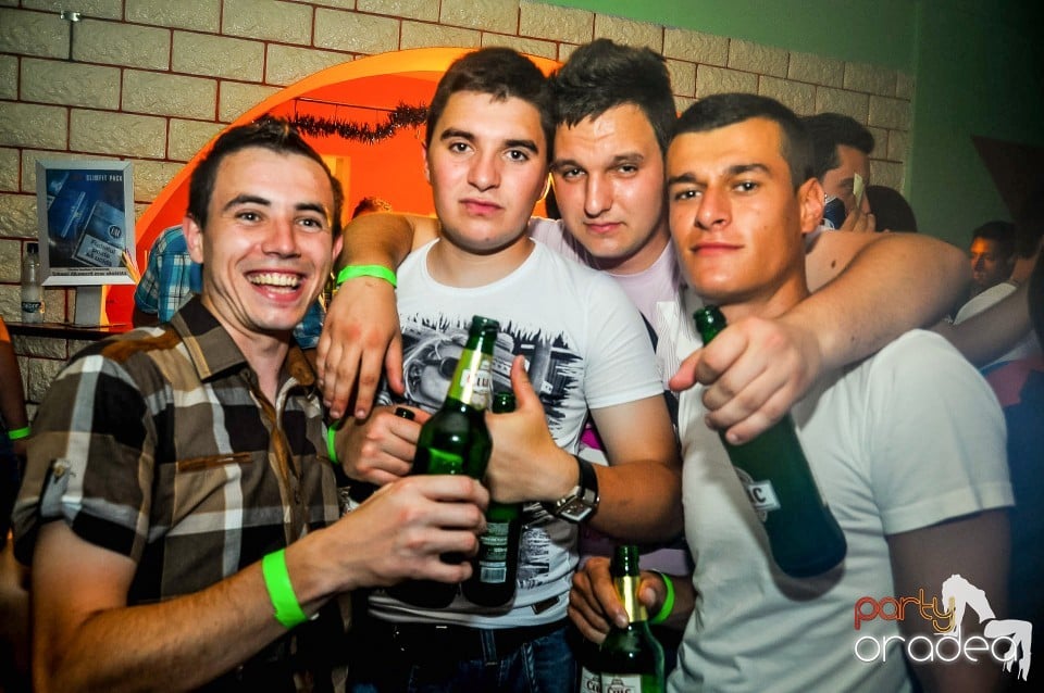 Prom Party, Royal Party House