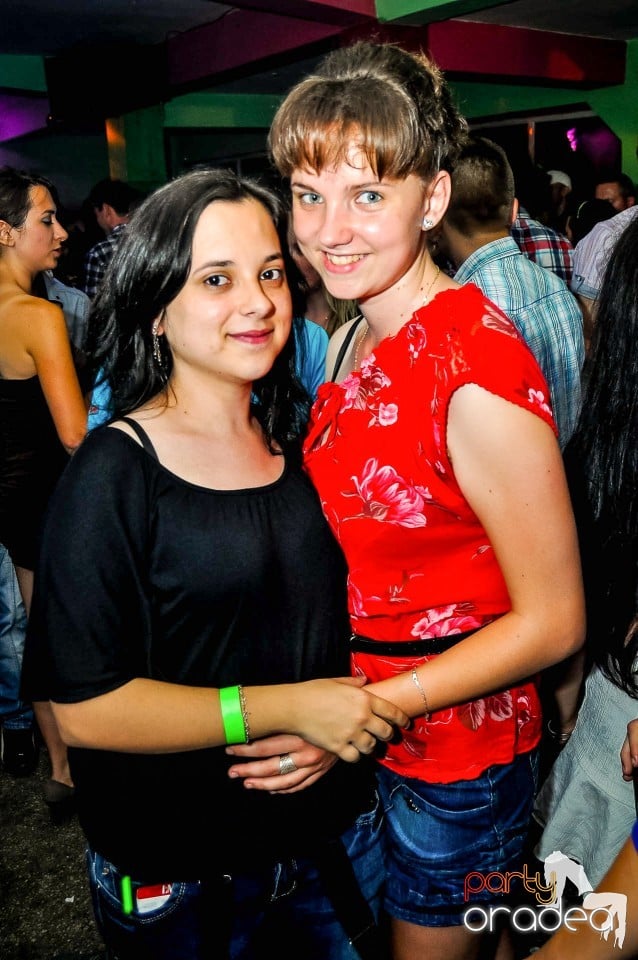 Prom Party, Royal Party House