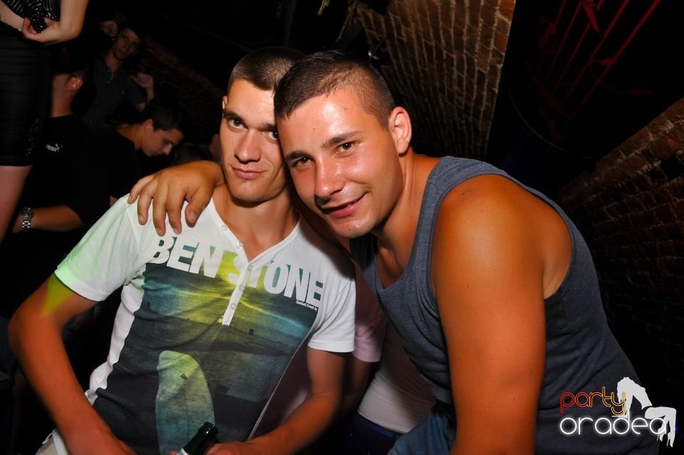 Promo Weekend continuă în Escape, 