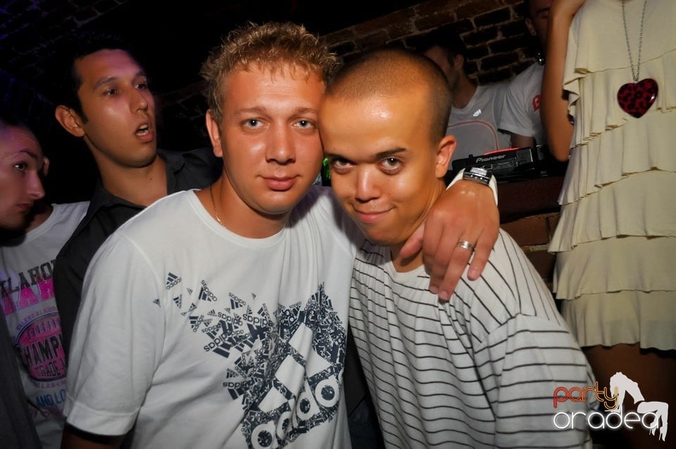 Promo Weekend continuă în Escape, 