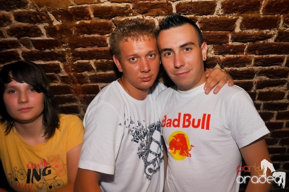 Promo Weekend continuă în Escape, 