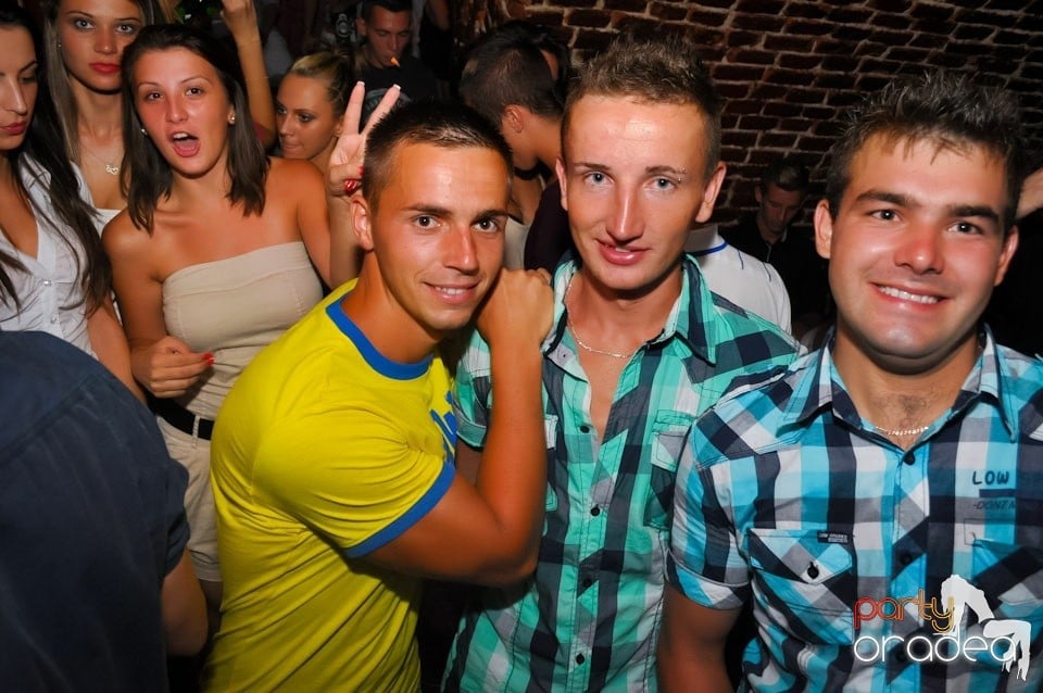 Promo Weekend continuă în Escape, 