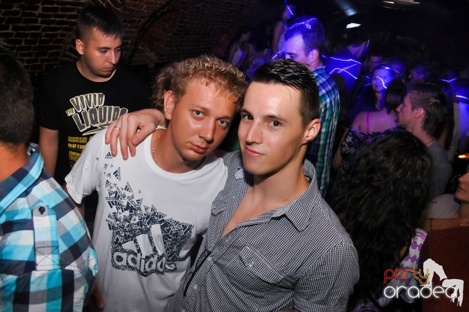 Promo Weekend continuă în Escape, 