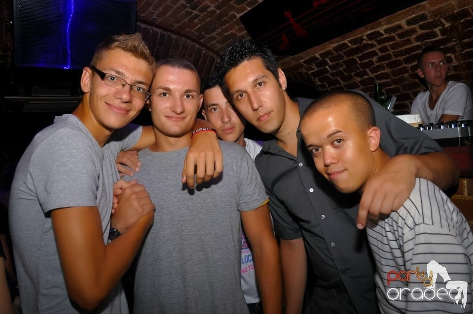 Promo Weekend continuă în Escape, 