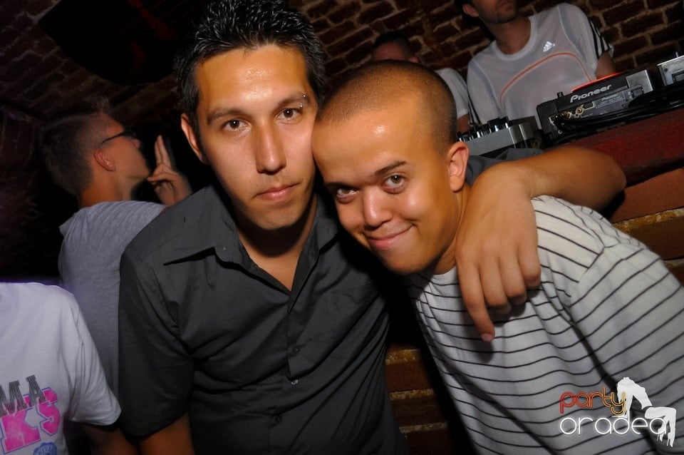 Promo Weekend continuă în Escape, 