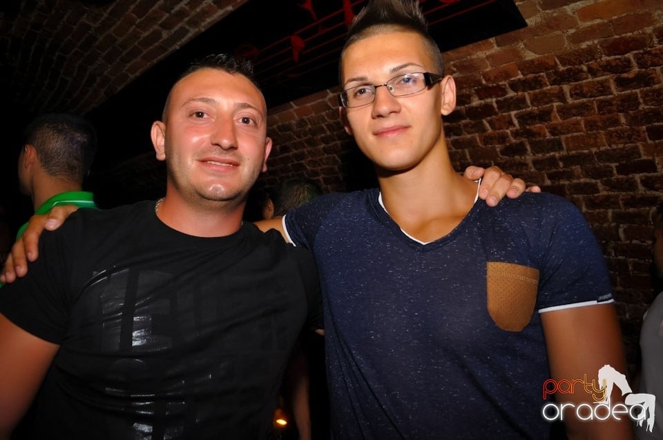 Promo Weekend continuă în Escape, 