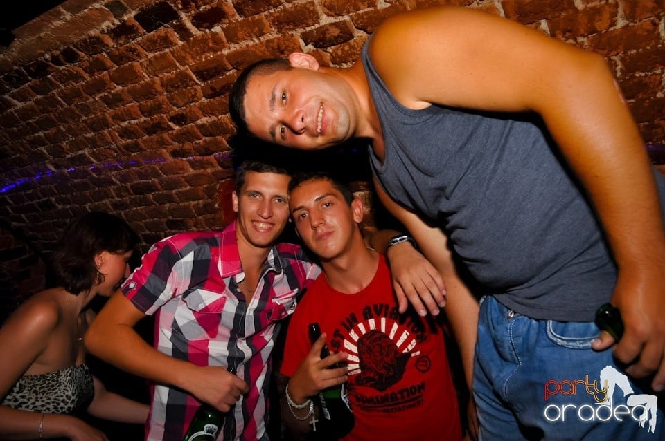 Promo Weekend continuă în Escape, 