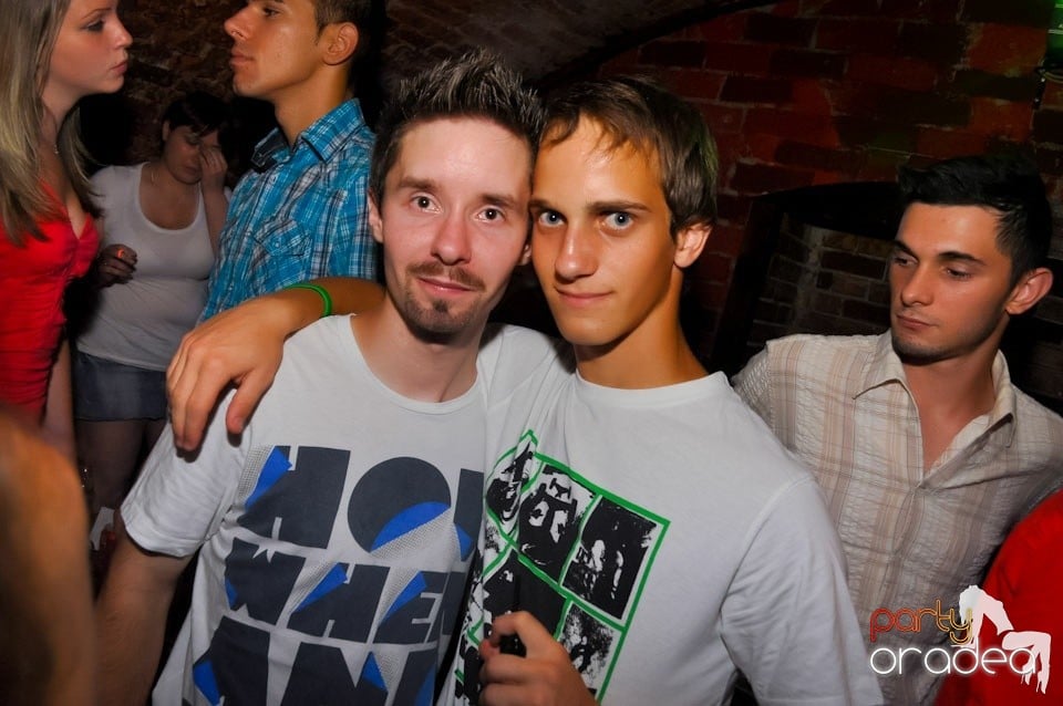 Promo Weekend continuă în Escape, 