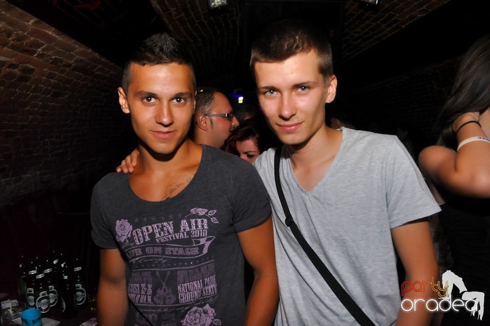 Promo Weekend continuă în Escape, 