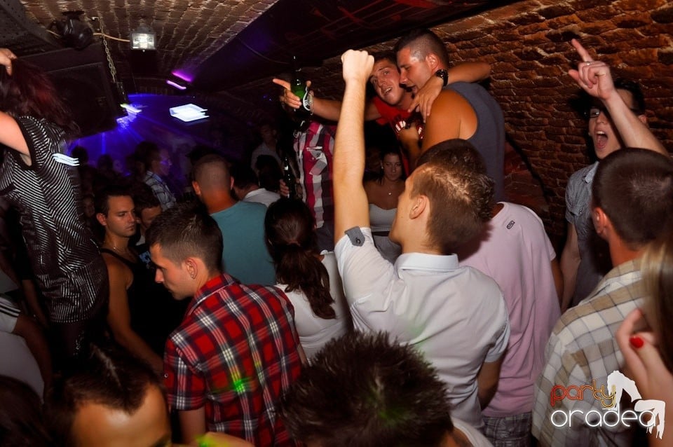 Promo Weekend continuă în Escape, 