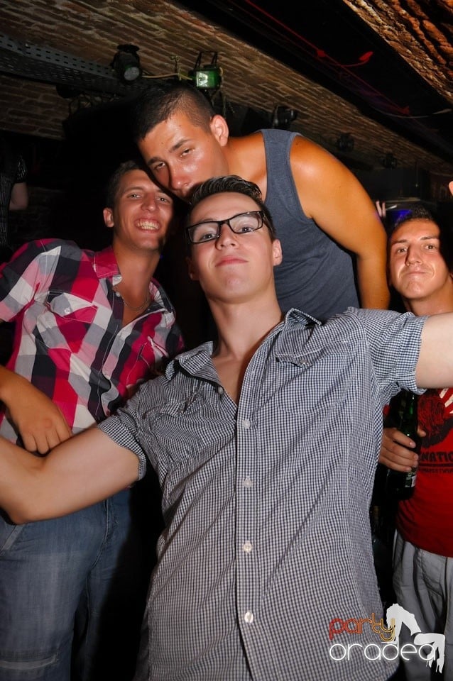 Promo Weekend continuă în Escape, 