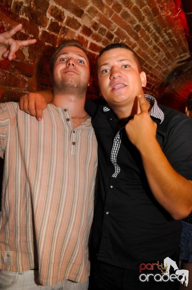 Promo Weekend continuă în Escape, 