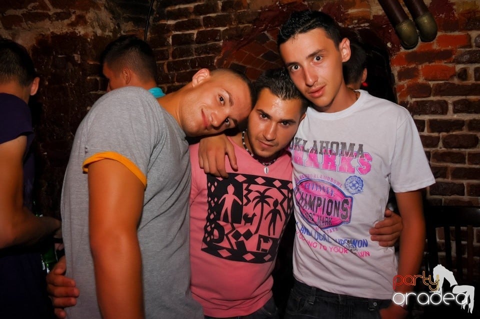 Promo Weekend continuă în Escape, 