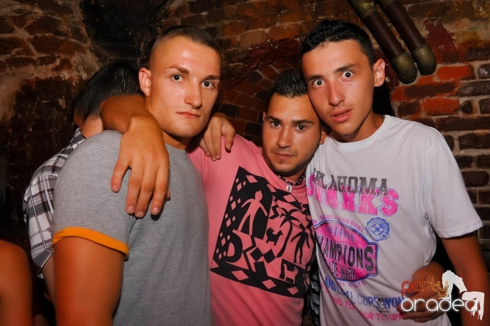 Promo Weekend continuă în Escape, 