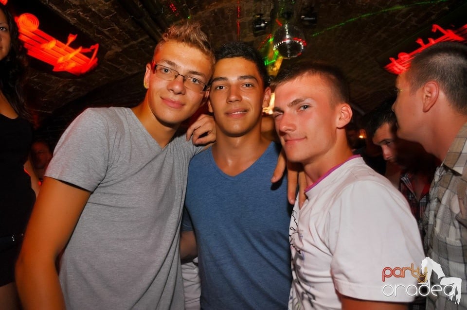 Promo Weekend continuă în Escape, 