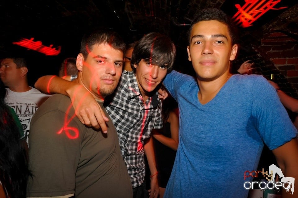 Promo Weekend continuă în Escape, 