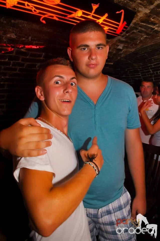 Promo Weekend continuă în Escape, 