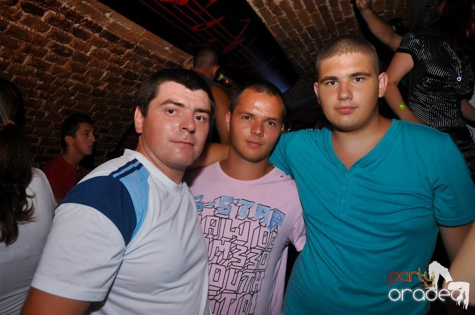 Promo Weekend continuă în Escape, 