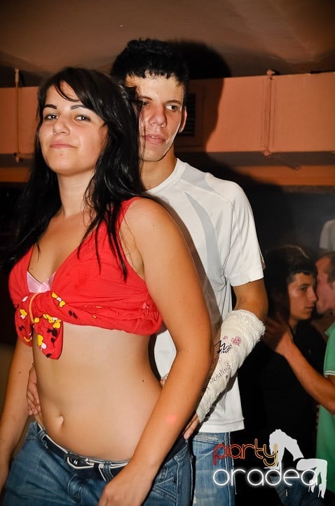 Pyjama Party în Club Seven, 