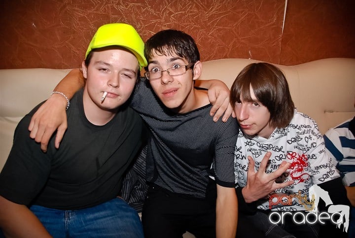 Pyjama Party în Club Seven, 