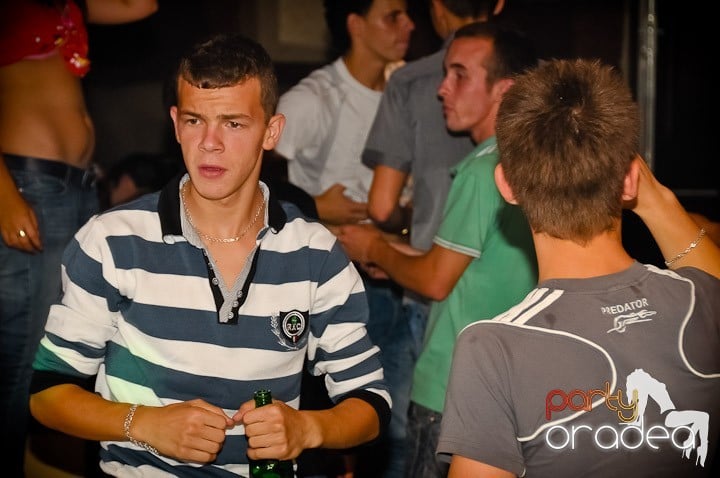 Pyjama Party în Club Seven, 