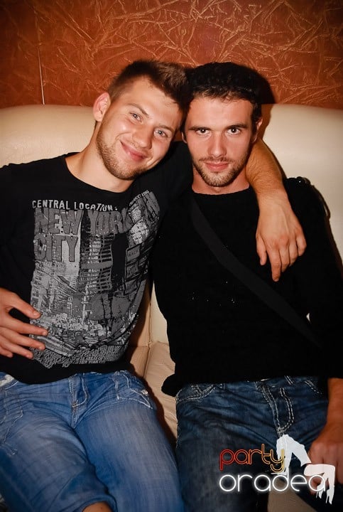 Pyjama Party în Club Seven, 