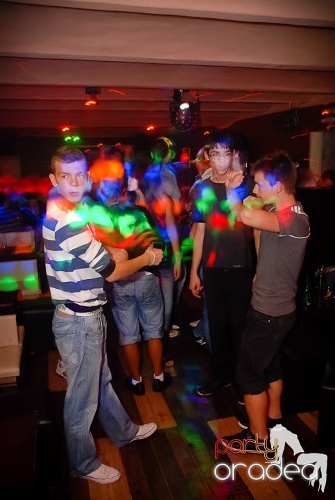 Pyjama Party în Club Seven, 