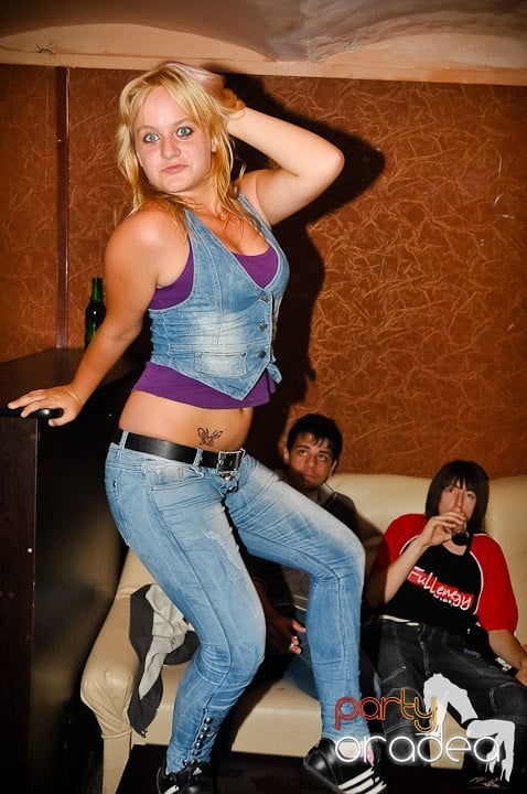 Pyjama Party în Club Seven, 