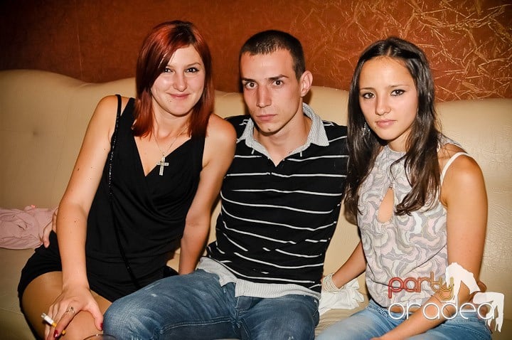 Pyjama Party în Club Seven, 