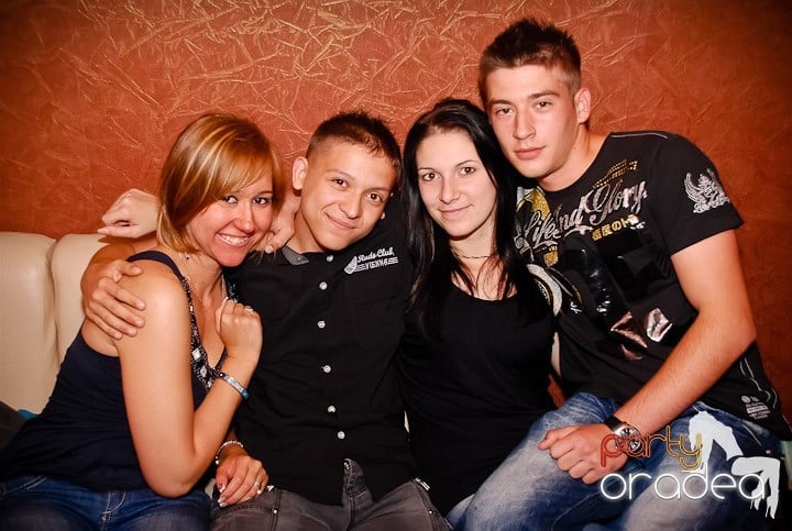 Pyjama Party în Club Seven, 