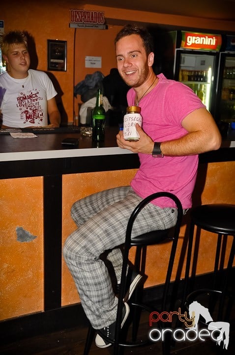 Pyjama Party în Club Seven, 