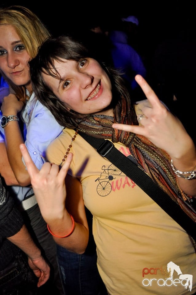 Raise your drinks and party with us, 