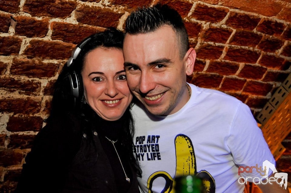 Raise your drinks and party with us, 