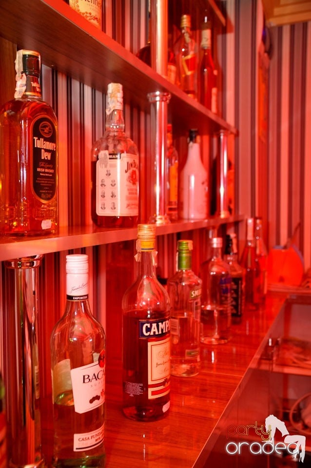 Remembering King's Club în Jimmy Woo, Jimmy Woo Cafe