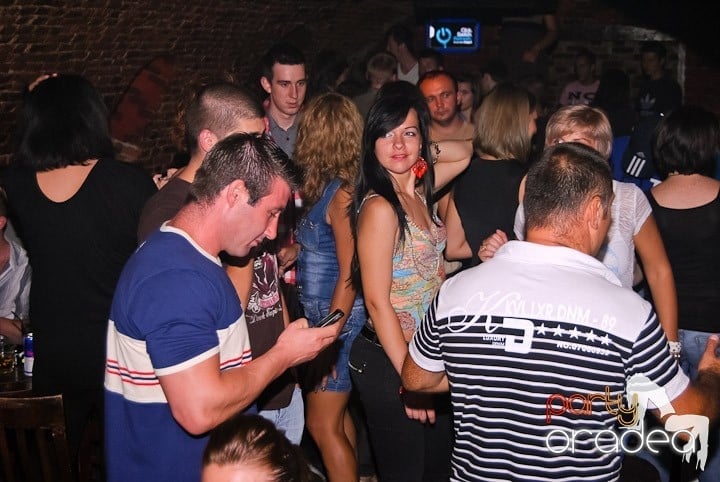 Respiră distracţia în Club Escape, 