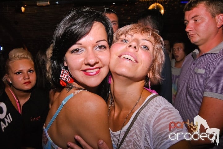 Respiră distracţia în Club Escape, 